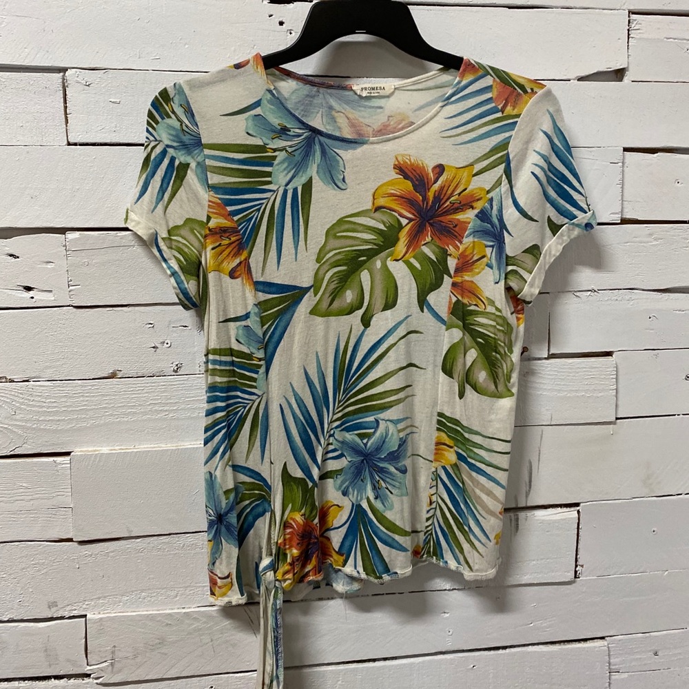 Promesa beach top. Side knot. Size L
